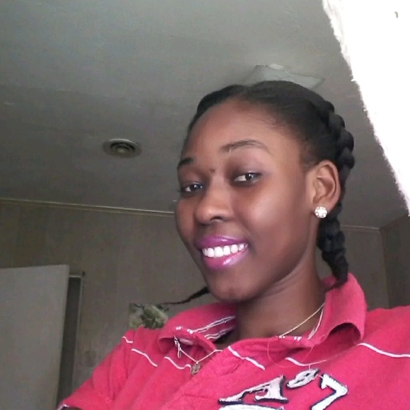 Meet your Posher, Gilberte - Picture 1 of 1